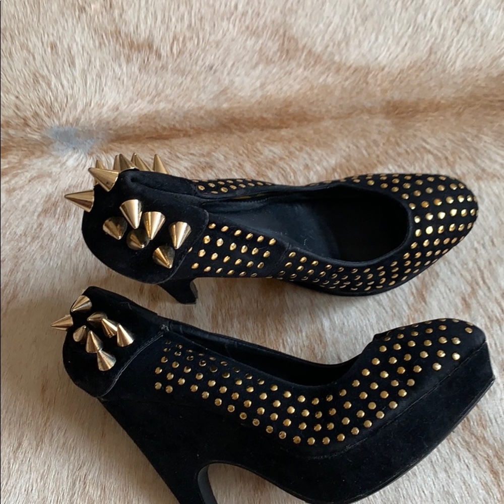 Shoes - Picture 2 of 5